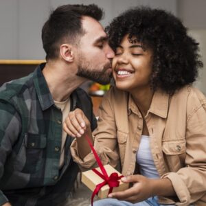 Regalos para parejas: 5 detalles que sorprenderán a tu media naranja